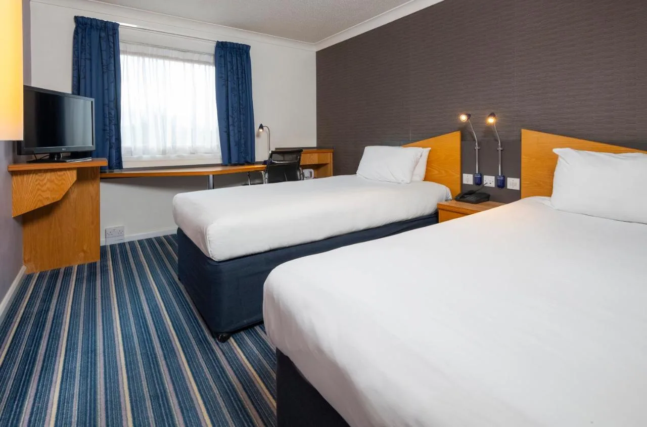 Standard Twin Room with Free Hot Breakfast
